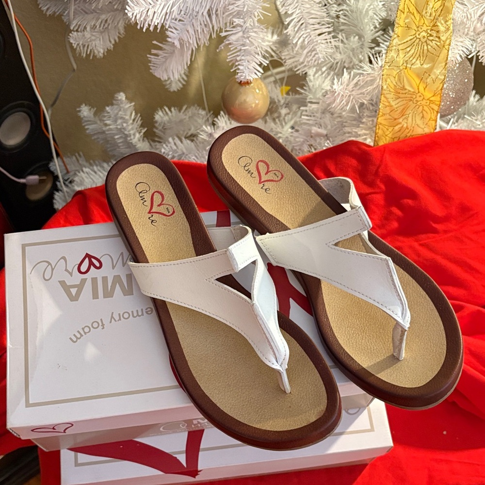 Mia White Women's Sandals